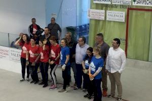 El equipo femenino de 'raspall' de Dénia debuta en el Trinquet El Rovellet