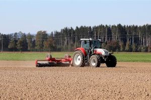 LA UNIÓ de Llauradors rebutja la matriculació obligatòria de certa mena de ferramentes que van amb tractor per a permetre la seua circulació