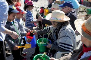 El Día del Árbol en el Paisaje Protegido de la Desembocadura del río Mijares une a niños y mayores - (foto 3) El Día del Árbol en el Paisaje Protegido de la Desembocadura del río Mijares une a niños y mayores - (foto 3)