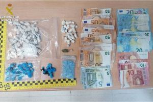 La Guardia Civil detiene a dos personas por la venta de droga en el parking de un local de ocio nocturno de Almoradí