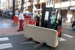 Ontinyent inclou la col·locació de blocs de seguretat a la nova contrata de muntatge d'elements de festes