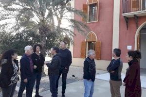 Alcalde, regidors de l'equip de govern i tècnics visiten la Casa Vila Gadea després de les obres de rehabilitació de la mateixa