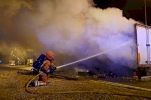 S'incendia un camió que transportava xocolate a Torrent