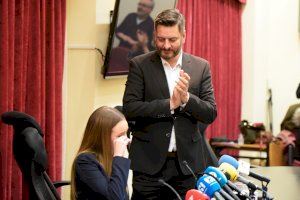 Consuelo Llobell, entre llàgrimes: "Ens agarrem a la nova data de les falles 2020" - (foto 2)