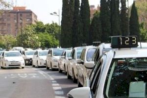 El sector del taxi en la Comunitat: “El mejor mes del año se va a convertir en el peor”