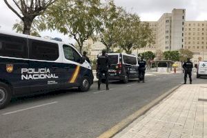 La Policía Nacional establece un amplio dispositivo en Alicante para garantizar la seguridad ciudadana y hacer cumplir las medidas de prevención sanitaria dictadas por el Decreto de Estado de Alarma