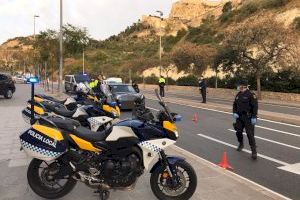 La Policía Local intensifica los controles de personas y vehículos en Alicante y levanta un total de 22 multas - (foto 3) La Policía Local intensifica los controles de personas y vehículos en Alicante y levanta un total de 22 multas - (foto 3)