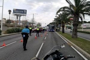 Sacan a un surfista del mar en Alicante por incumplir la orden de confinamiento - (foto 3) Sacan a un surfista del mar en Alicante por incumplir la orden de confinamiento - (foto 3)