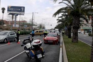 Sacan a un surfista del mar en Alicante por incumplir la orden de confinamiento - (foto 4) Sacan a un surfista del mar en Alicante por incumplir la orden de confinamiento - (foto 4)