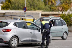 La Policía Local de l’Alfàs vigila para frenar los desplazamientos innecesarios