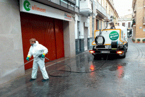 El Ayuntamiento de Paiporta continua desinfectado las zonas de mayor concurrència