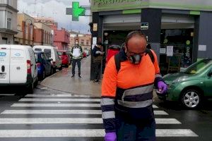 L'Ajuntament d'Alzira, desinfecta els embornals per a evitar el contagi del coronavirus