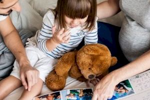 El gabinete psicopedagógico de la Vila Joiosa ofrece orientación vía online para ayudar a las familias con menores en casa