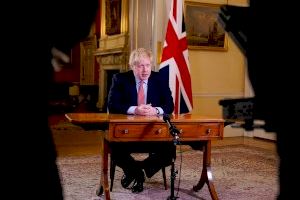 Boris Johnson dóna positiu en coronavirus