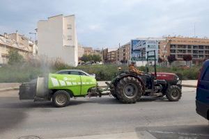 Cuatro tractores de la Cooperativa Agrícola de Paterna colaboran con el Ayuntamiento en las labores de limpieza y desinfección de la ciudad