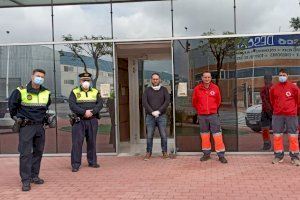 Una ambulància amb voluntaris de Creu Roja passa a reforçar l’operatiu desplegat per Protecció Ciutadana contra el COVID-19