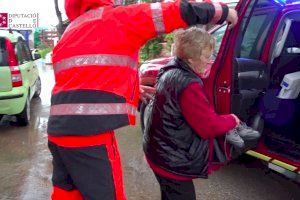 Bomberos rescatan a cinco personas en Oropesa tras quedar atrapadas por las fuertes lluvias