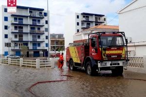 Los bomberos terminan los achiques en Burriana pero continúan trabajando en Almassora, Benicarló y Orpesa - (foto 3) Los bomberos terminan los achiques en Burriana pero continúan trabajando en Almassora, Benicarló y Orpesa - (foto 3)