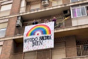 Elche celebra su tradicional Domingo de Ramos desde los balcones y ventanas