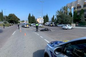 Mor un motorista a Alacant després de xocar contra un cotxe que conduïa en el carril oposat - (foto 2) Mor un motorista a Alacant després de xocar contra un cotxe que conduïa en el carril oposat - (foto 2)