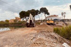 L'Ajuntament reposa la passarel·la de terra en el Clot per que dona accés a la zona de les Terrasses