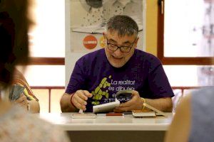 Manel Alonso: mensajes de esperanza a través de sus «Versos Confitados» - (foto 3)
