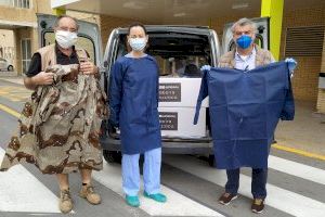 Benidorm entrega al Hospital Comarcal 1.500 batas confeccionadas por modistas y voluntarios