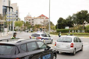 L’Alfàs aumenta los controles policiales de acceso a la playa de l’Albir