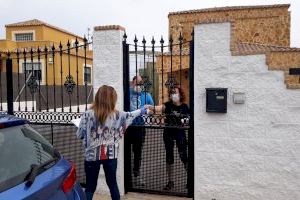 El Ayuntamiento de Torrent reparte mascarillas a los trabajadores de Torrent - (foto 8)