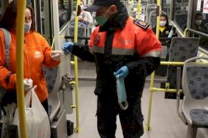 El Ayuntamiento de Torrent reparte mascarillas a los trabajadores de Torrent - (foto 2)