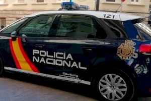 Un hombre trata de apuñalar a sus padres en Gandia y ataca a dos policías que resultan heridos