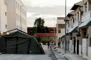 Instalan una carpa para trasladar casos leves de coronavirus en Requena