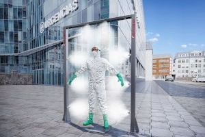 Instalan en Alzira un arco de desinfección fabricado por una empresa valenciana en tiempo récord