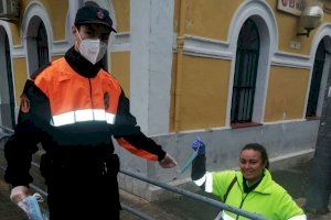 Massamagrell reparte 4.000 mascarillas para las personas que utilizan el transporte público