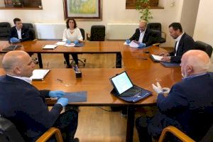 El gobierno municipal  y los agentes sociales firman un acuerdo para  la reactivación económica y social de Elche