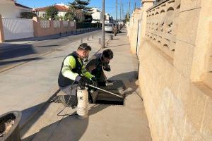 Almassora ya fumiga semanalmente para atajar los mosquitos tras las lluvias