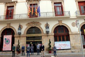 La Corporación Municipal de Sagunto guarda tres minutos de silencio por las víctimas de la COVID-19