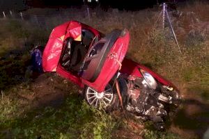 Un camió atropella a un cotxe parat en l'autopista en plena nit i sense llums a Carlet - (foto 2)