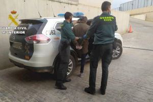 Detingut l'autor d'innombrables robatoris en gasolineres, fleques i restaurant de Santa Pola durant l'estat d'alarma - (foto 2)