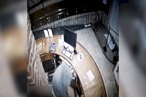 Detingut l'autor d'innombrables robatoris en gasolineres, fleques i restaurant de Santa Pola durant l'estat d'alarma - (foto 4)