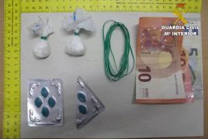 Detenido un conductor con droga y pastillas para la difusión eréctil en su vehículo