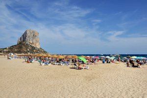 Calpe estudia cómo controlar el acceso a sus playas de cara al verano