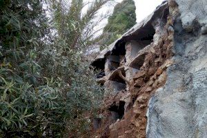 Un derrumbe en el cementerio de Llíria deja al descubierto una multitud de nichos