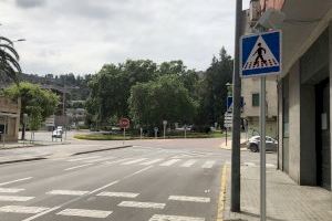 El Ayuntamiento de Xàtiva instala señales luminosas en el paso de peatones de la Avenida Lluís Despuig