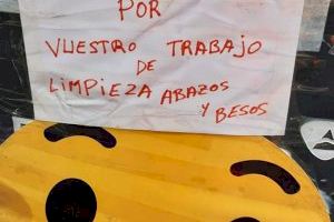 Missatges en els contenidors de Burriana per a agrair el treball dels escombriaires - (foto 3) Missatges en els contenidors de Burriana per a agrair el treball dels escombriaires - (foto 3)