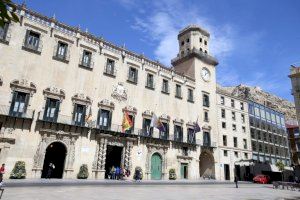 El equipo de gobierno de Alicante lleva al pleno la veintena de decretos aprobados desde alcaldía para hacer frente al Covid 19