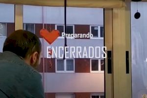 Una actriz alicantina participa en la primera película grabada desde casa debido al confinamiento