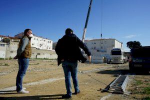 Comença la instal·lació de l’aulari temporal del CEIP Elías Tormo d’Albaida