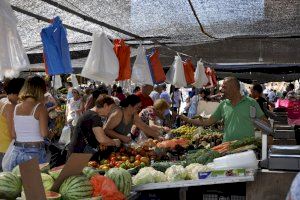 El Ayuntamiento de Alicante mantiene cerrados los mercadillos y prevé su apertura la próxima semana