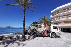 Teulada Moraira inicia les labors de manteniment i neteja de platges de cara a la seua obertura